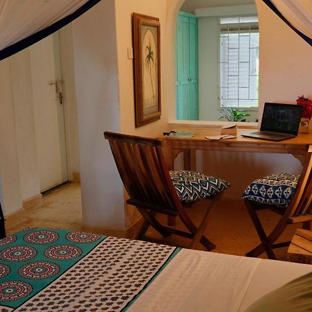 Salty'S Kitesurf Village Kilifi Bagian luar foto